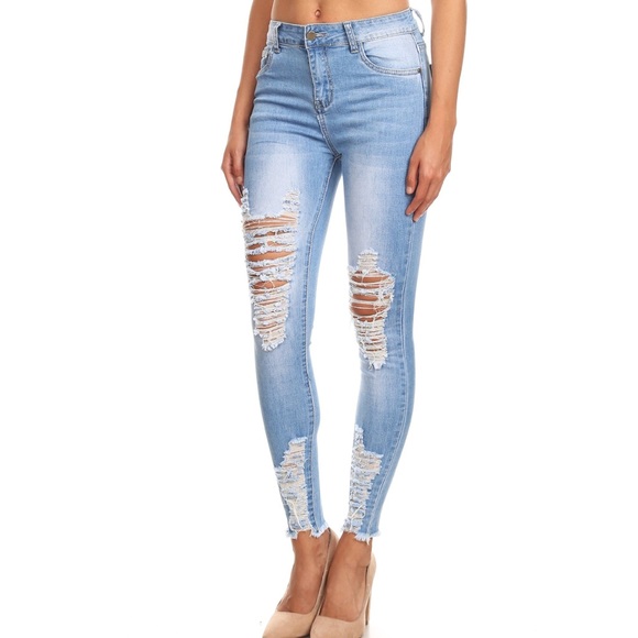 ‼️CLEARANCE‼️ Light Wash Distressed Jeans - Picture 3 of 8